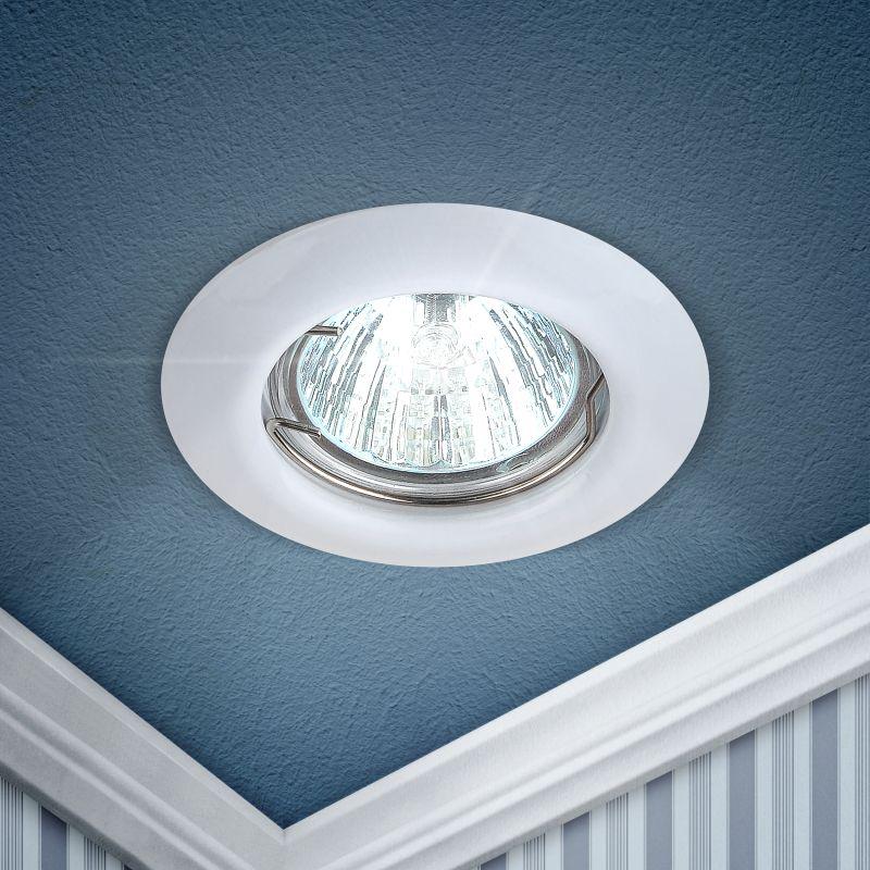 Рекомендуем купить Светильник точечный ST3 WH 50Вт MR16 12В штампован. бел. ЭРА C0043801